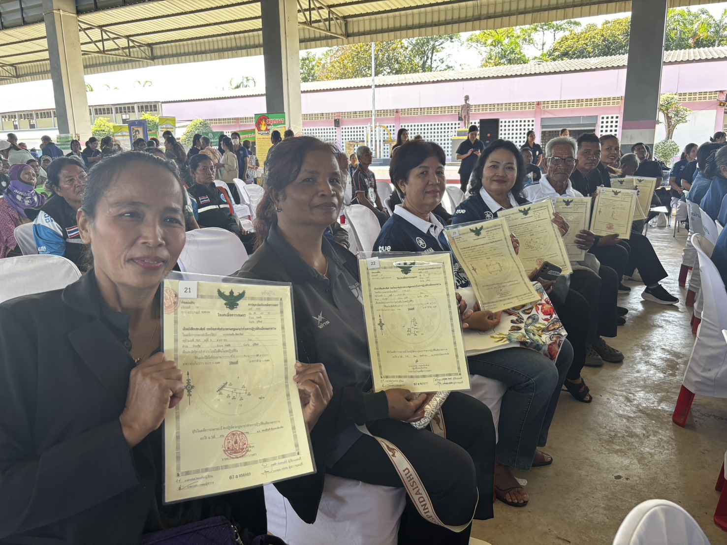 title - วันอังคารที่ 23 ธันวาคม 2568 นายประเสริฐ กาญจนเกียรติกุล ปฏิรูปที่ดินจังหวัดบุรีรัมย์ พร้อมเจ้าหน้าที่ ส.ป.ก.บุรีรัมย์ ร่วมงานโครงการคลินิกเกษตรเคลื่อนที่ในพระราชานุเคราะห์สมเด็จพระบรมโอรสาธิราชฯ สยามมกุฎราชกุมาร ไตรมาสที่ 1 ประจำปีงบประมาณ พ.ศ. 2569